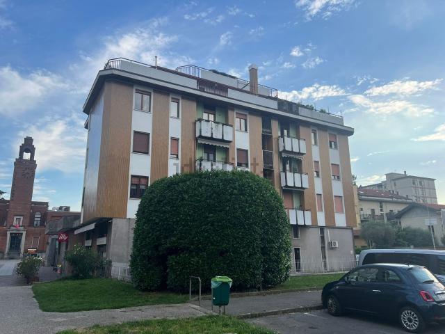 Appartamento in vendita di 195 m² in Via Giacomo Leopardi, 2
