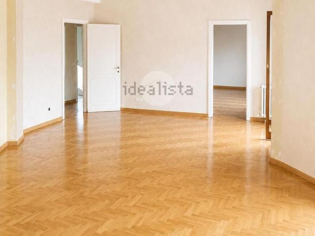 Appartamento in vendita di 195 m² in Via Festo Avieno, 92