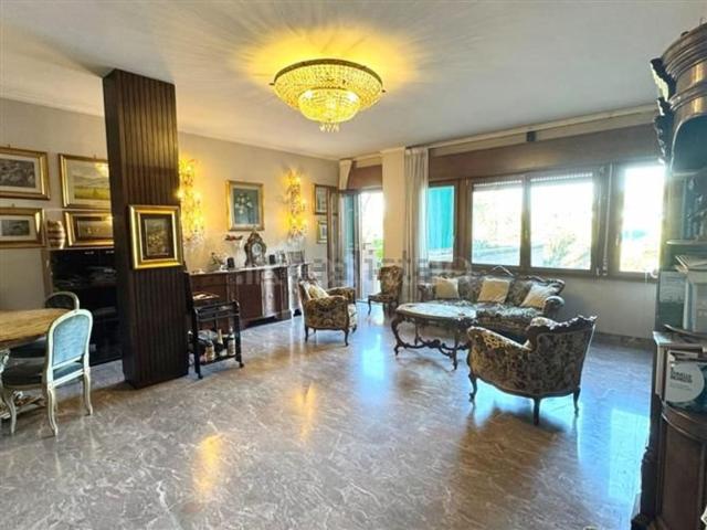 Appartamento in vendita di 195 m² in Via Luigi Perna