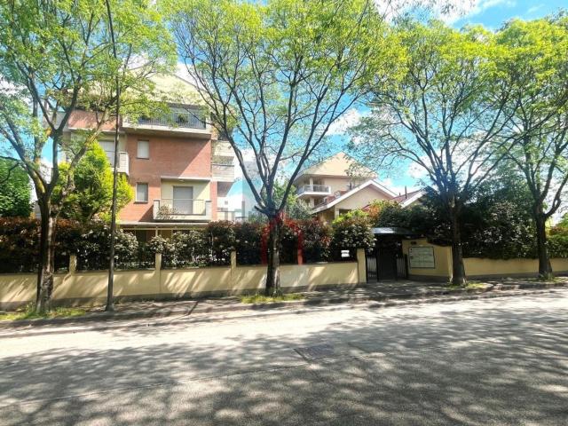 Appartamento in vendita di 195 m² in Via Medaglie D&apos Oro