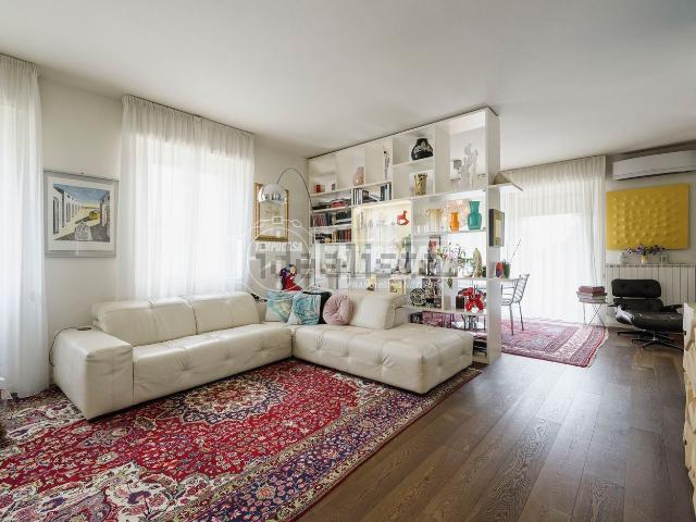 Appartamento in vendita di 195 m² in Via Milano