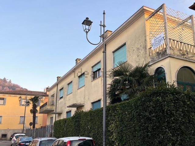 Appartamento in vendita di 195 m² in Via Teatro, 1