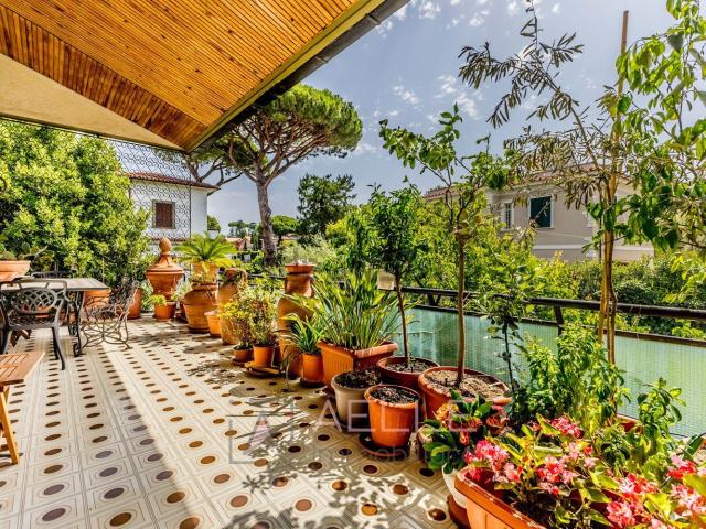 Appartamento in vendita di 195 m² in Via Vecchia di Grottaferrata