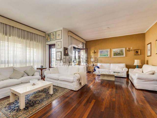 Appartamento in vendita di 195 m² in Viale Cortina d&apos Ampezzo, 199