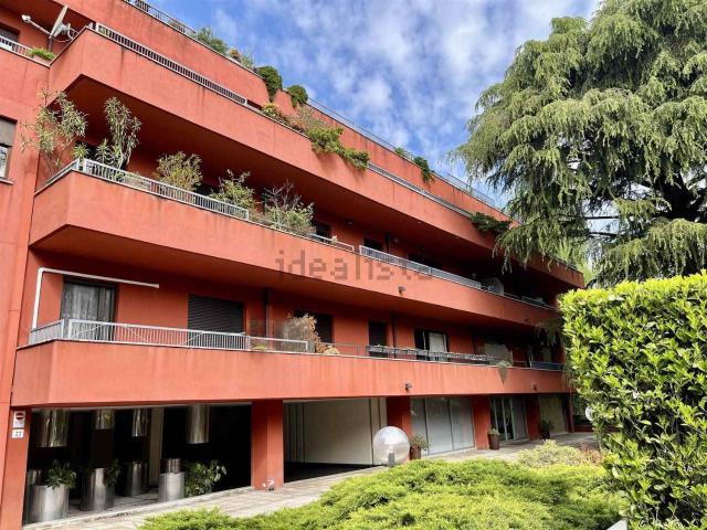 Appartamento in vendita di 195 m² in Viale Padre G. B. Aguggiari, 77