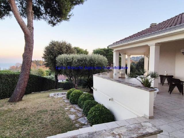 Appartamento in vendita di 195 m² in Strada Panoramica Ardizio