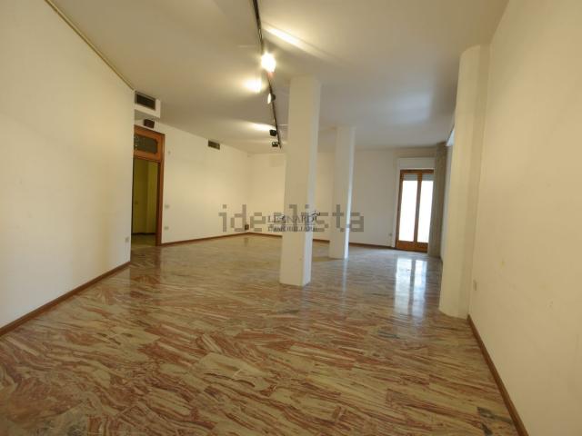 Appartamento in vendita di 196 m²
