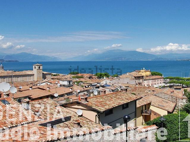 Appartamento in vendita di 196 m² in Via Castello