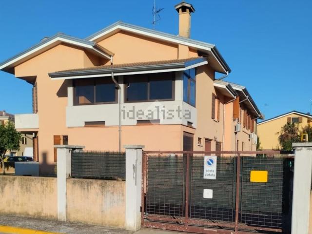 Appartamento in vendita di 196 m² in Via Giacomo Matteotti, 35