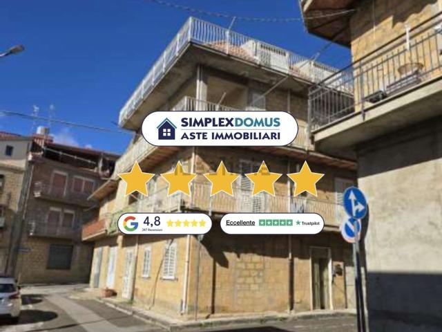 Appartamento in vendita di 196 m² in Via Giovanni Gentile