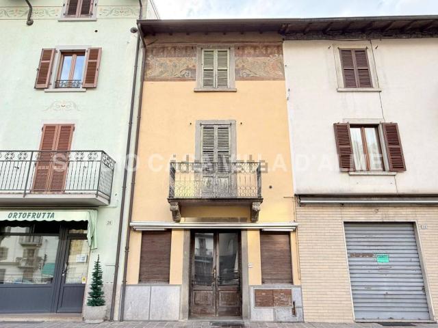 Appartamento in vendita di 196 m² in Via Don Pietro Rizzi