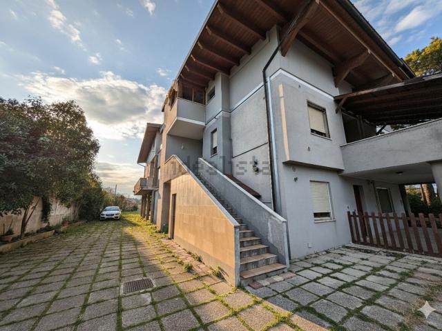 Appartamento in vendita di 196 m² in Via dei Tigli, 5
