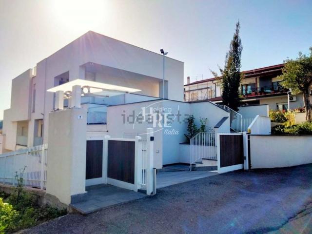 Appartamento in vendita di 196 m² in Via Francesco Feraco