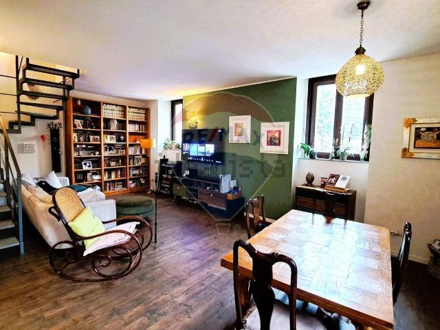Appartamento in vendita di 196 m² in Via Maroni, 10