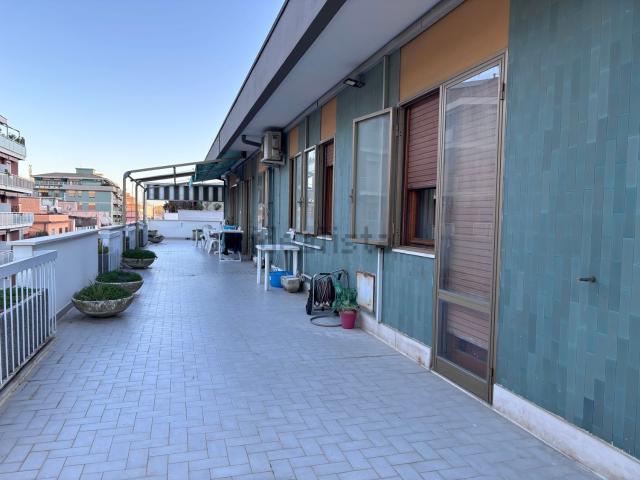 Appartamento in vendita di 196 m² in Via Raffaello Sanzio, 59
