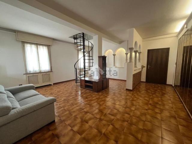 Appartamento in vendita di 196 m² in Via XXV Aprile, 1