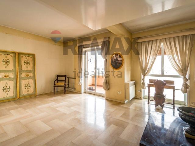 Appartamento in vendita di 196 m² in Viale delle Alpi, 86