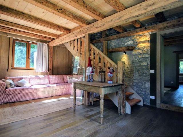 Appartamento in vendita di 196 m² in Frazione Piniè, 14