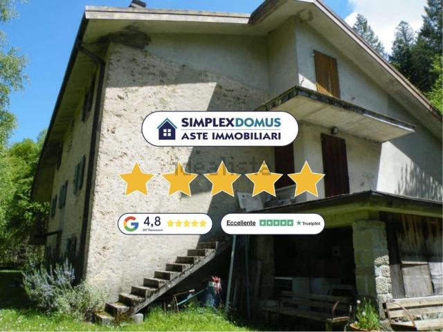 Appartamento in vendita di 197 m² in Via Caduti di Cà Berna