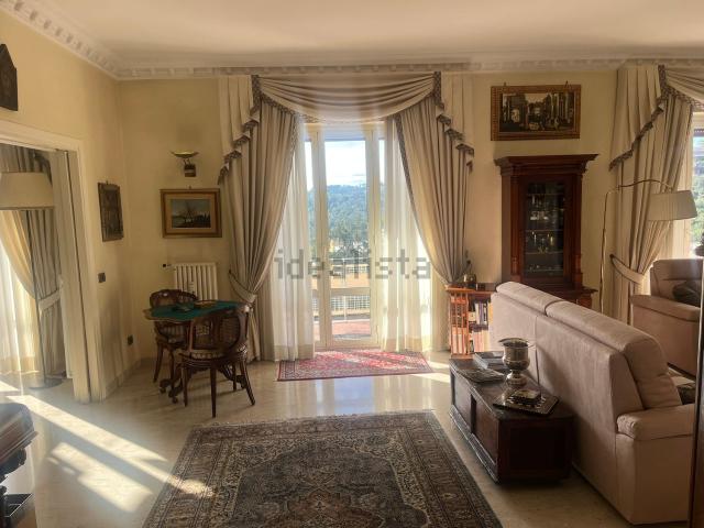 Appartamento in vendita di 197 m² in Via Cassia, 595