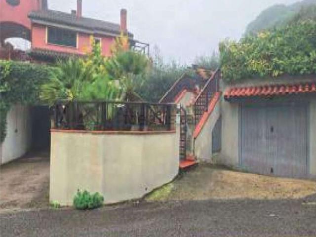 Appartamento in vendita di 197 m² in Via Arturo Toscanini