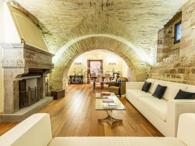 Appartamento in vendita di 197 m² in Via Bernardo da Quintavalle, 18