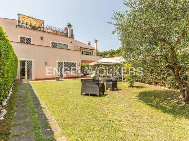 Appartamento in vendita di 197 m² in Via della Giustiniana, 950