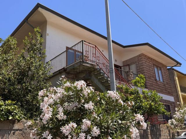 Appartamento in vendita di 197 m² in Via Martiri della Libertà