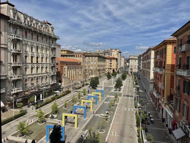 Appartamento in vendita di 197 m² in Via Nicolò Tommaseo