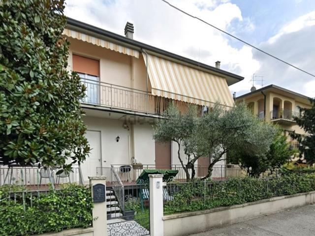 Appartamento in vendita di 197 m² in Via Salvatore Quasimodo, 8