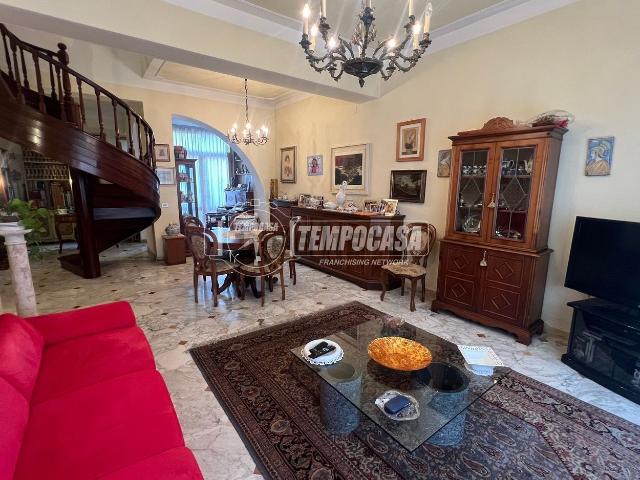 Appartamento in vendita di 197 m² in Via Renato Fucini, 17