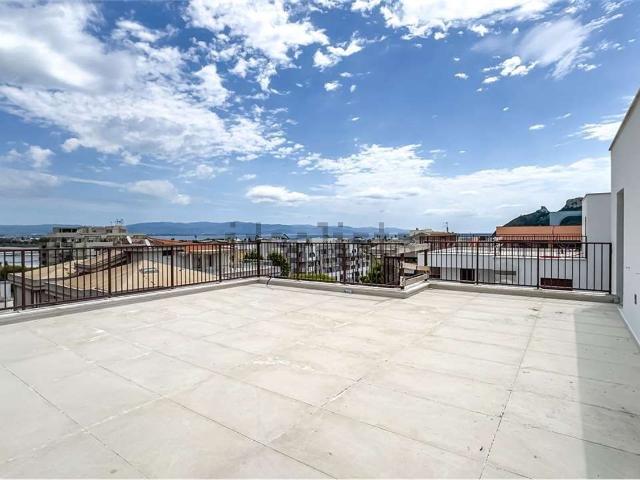 Appartamento in vendita di 197 m² in Viale Poetto