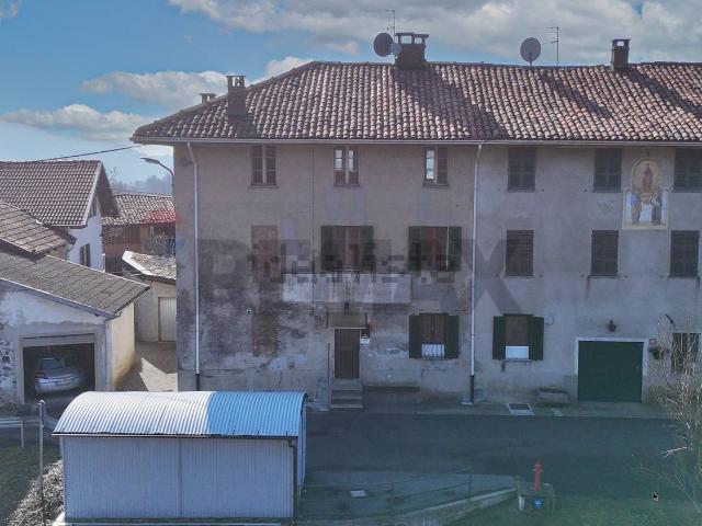 Appartamento in vendita di 197 m² in Frazione Chiesa, 23