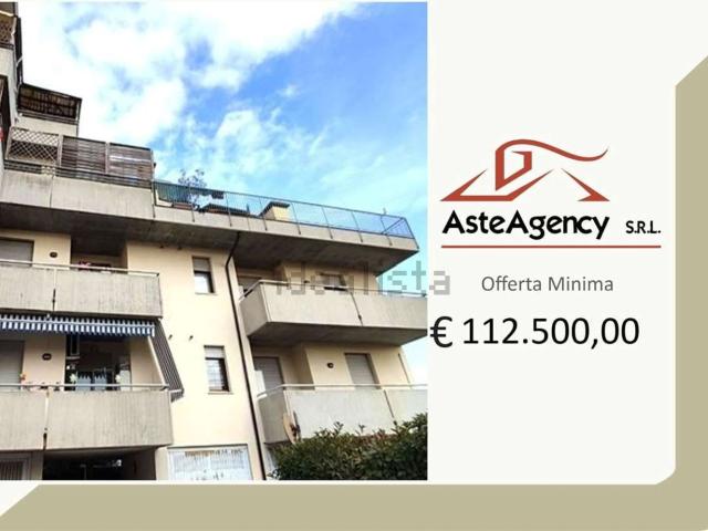 Appartamento in vendita di 197 m² in Strada del Pasubio, 220