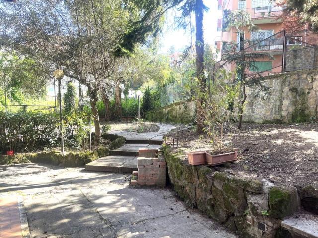Appartamento in vendita di 198 m² in Via Bartolomeo Gosio