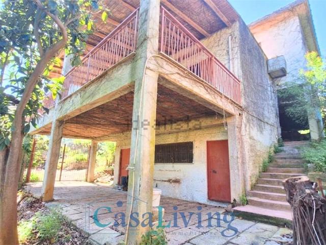 Appartamento in vendita di 198 m² in Via Esterna Fontana del Lupo