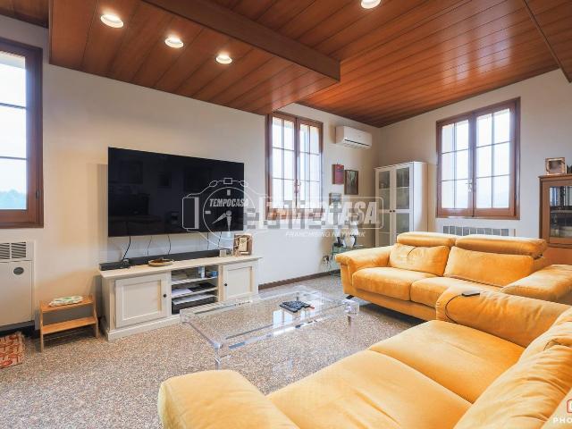 Appartamento in vendita di 198 m² in Via Idice