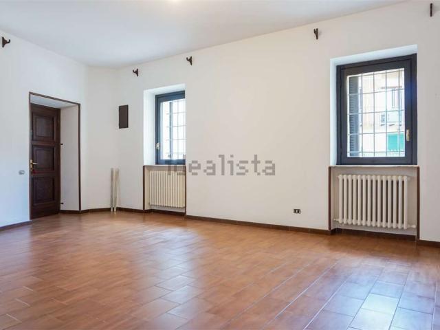 Appartamento in vendita di 198 m² in Via IV Novembre, 8