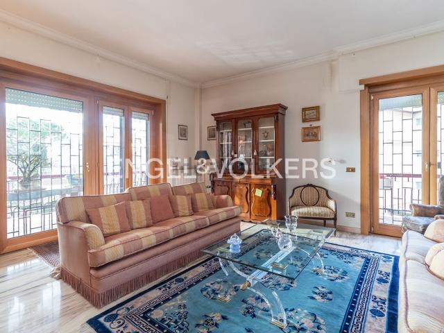 Appartamento in vendita di 198 m² in Via Livio Mariani