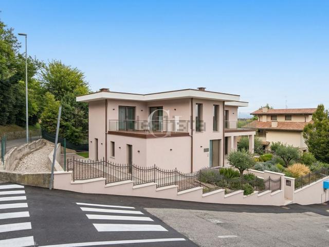 Appartamento in vendita di 198 m² in Via Mezzocolle, 19