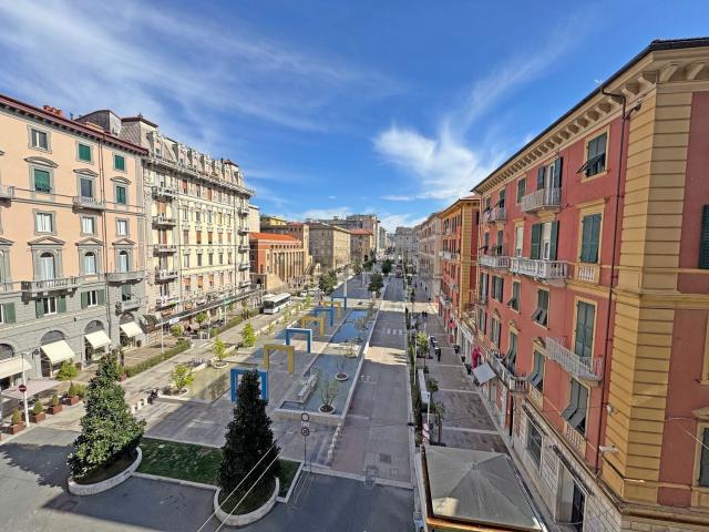 Appartamento in vendita di 198 m² in Via Nicolò Tommaseo, 25