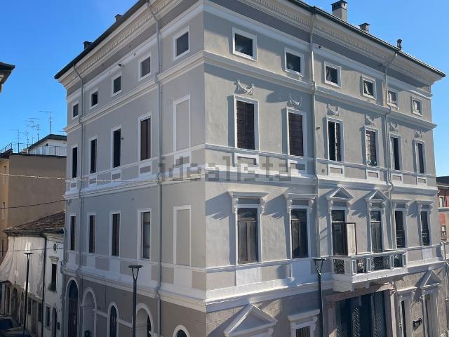Appartamento in vendita di 198 m² in Via San Pietro Nuovo