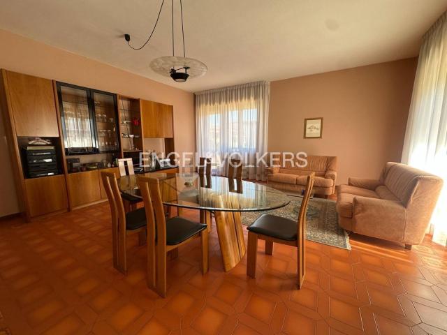 Appartamento in vendita di 198 m² in Via Seneca, 23