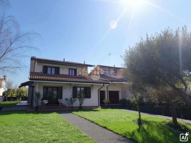 Appartamento in vendita di 198 m² in Via Rossignago