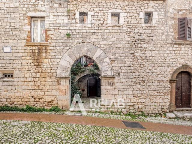 Appartamento in vendita di 198 m² in Via Vergine Maria
