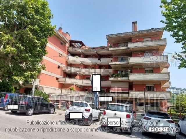 Appartamento in vendita di 198 m² in Viale Giovanni Bovio, 50