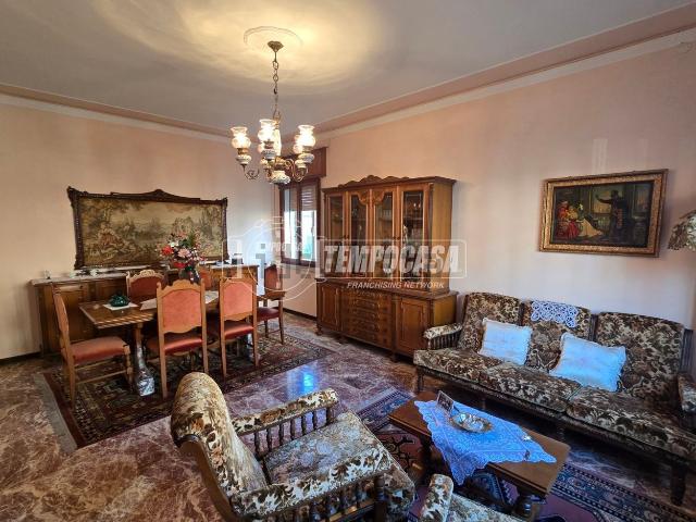 Appartamento in vendita di 199 m² in Via Alberto Mario, 39