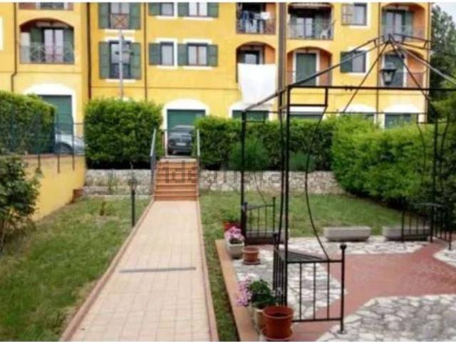 Appartamento in vendita di 199 m² in Via Giuseppe Ungaretti, 4