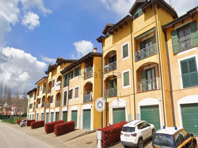 Appartamento in vendita di 199 m² in Via Giuseppe Ungaretti, 4