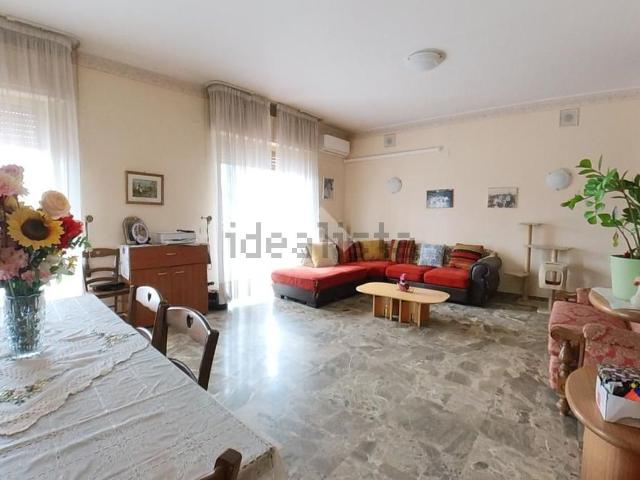 Appartamento in vendita di 199 m² in Viale Alcide De Gasperi, 196